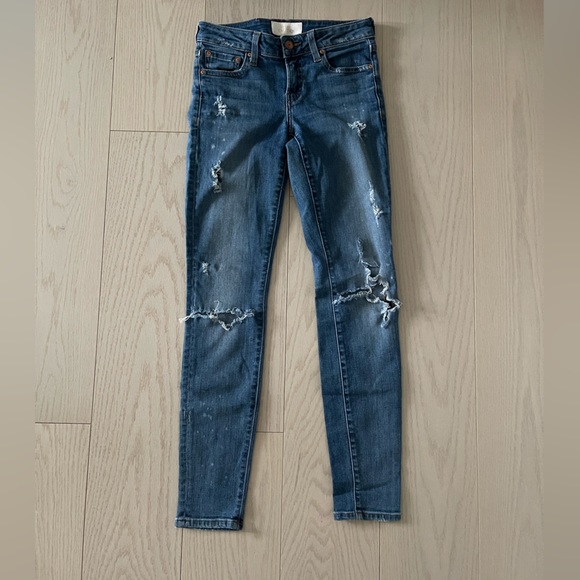 The Casting jeans, mid rise, blue lightly distressed. Size 25 - Picture 1 of 2